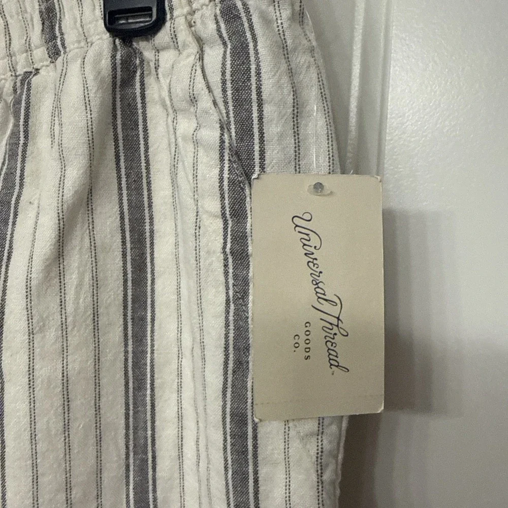 Universal Thread striped shorts women sz M